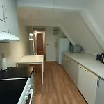 Centrally Located Charming Townhouse - 2nd Floor Appartement *