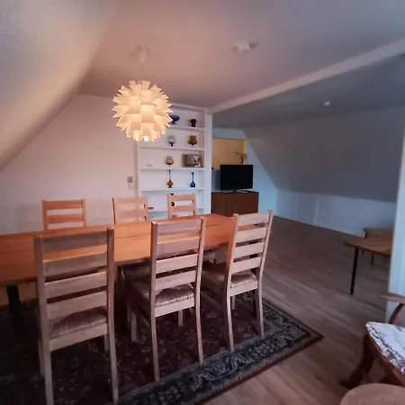 Apartment Centrally Located Charming Townhouse - 2nd Floor *