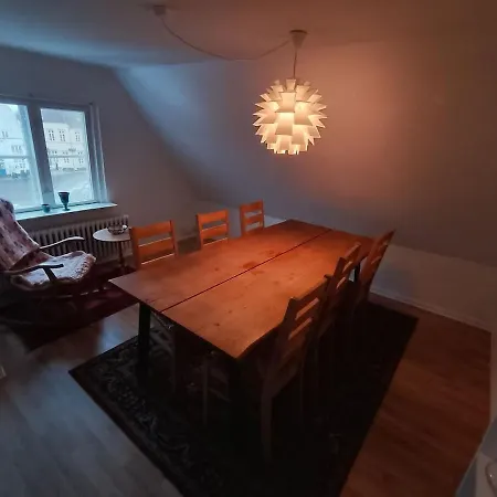 Centrally Located Charming Townhouse - 2nd Floor Apartment *