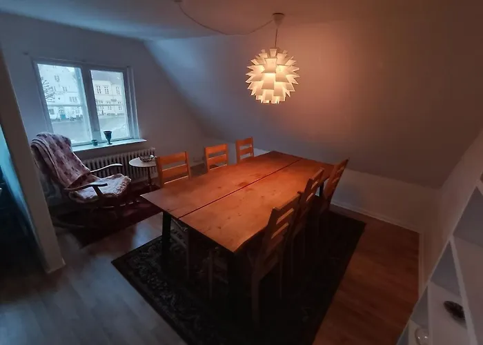 Centrally Located Charming Townhouse - 2nd Floor Apartment *