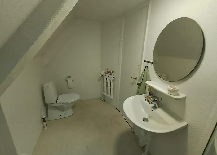 Centrally Located Charming Townhouse - 2nd Floor Apartment