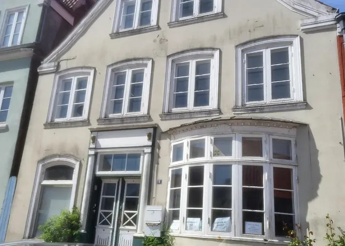 Centrally Located Charming Townhouse - 2nd Floor Tonder